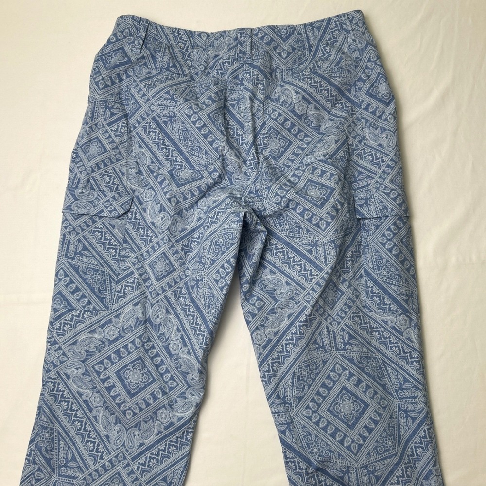 Chico's Womens Paisley Cargo Straight Leg Cropped Pants Size 0.5/6 Blue White - Picture 3 of 11